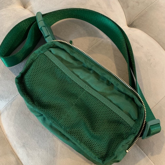 Lululemon Everywhere Belt Bag Everglade Green OG Original - Picture 6 of 11